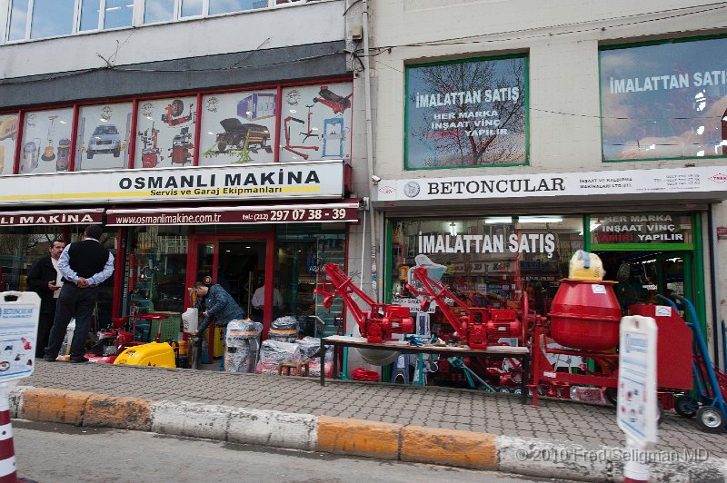 20100401_081353 D3.jpg - In the commercial area near the Galata bridge are several stores that group themselves according to what they specialize in.  This area specializes in high speed hydraulic and pressure items